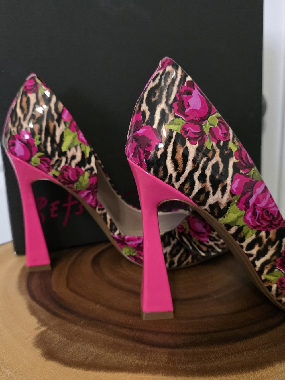 Betsey Johnson Pink Floral Leopard Bow Pointed Toe Heels - Picture 5 of 9